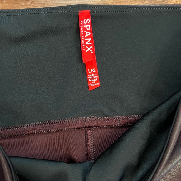 Spanx faux leather maroon leggings - Picture 2 of 2